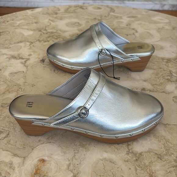 NWOT Gap Silver Faux Leather Clogs - Picture 6 of 12